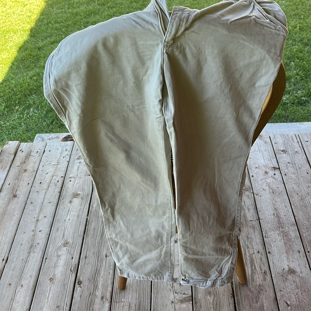 American Eagle slouchy size 6. Khaki